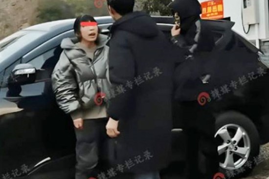 Tranh cãi nảy lửa chuyện chồng ăn bám, vợ ngoại tình để nuôi gia đình