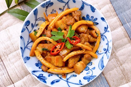 Thịt kho dừa - món ăn dân dã mà đậm đà đưa cơm, ngày đông lạnh ai cũng thích