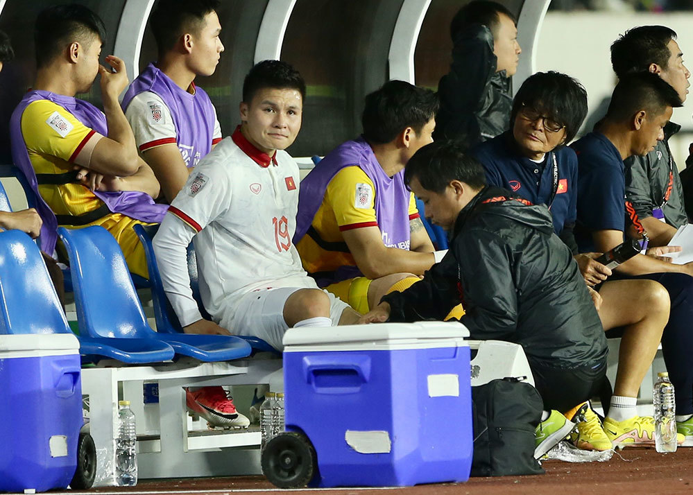 Giật mình ngoại hình Quang Hải trận ra quân gặp tuyển Lào-2