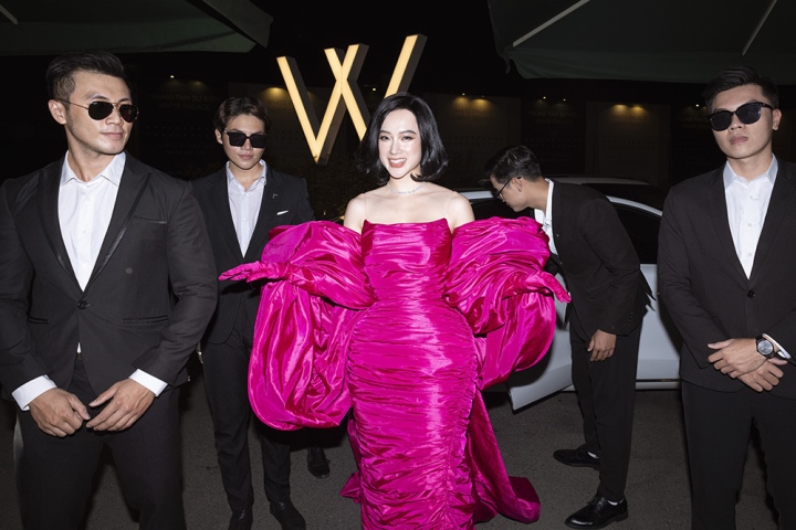 Angela Phương Trinh thay 3 bộ váy, lộng lẫy như nữ hoàng trên thảm đỏ-1