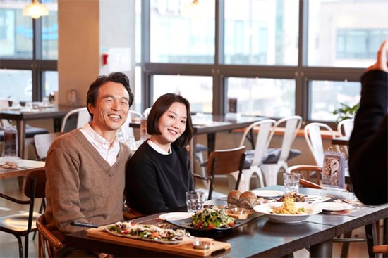 Gặp mẹ kế tương lai, chị em tôi vội lên kế hoạch để đón bà về nhà