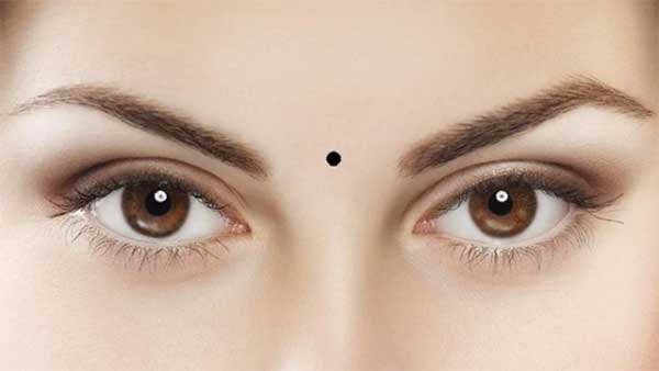 4 nốt ruồi cực phẩm may mắn hết phần thiên hạ, 2 nốt ruồi chặn đứng tài lộc, tiền bạc trôi sông-1