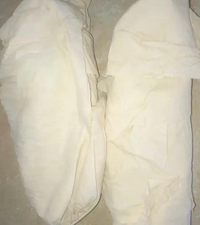 Giày trắng sành điệu và trẻ trung nhưng dễ ngả vàng, giặt như thế nào cho hiệu quả?-5