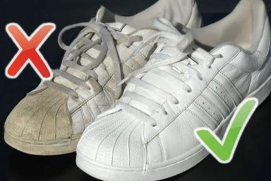 Giày trắng sành điệu và trẻ trung nhưng dễ ngả vàng, giặt như thế nào cho hiệu quả?