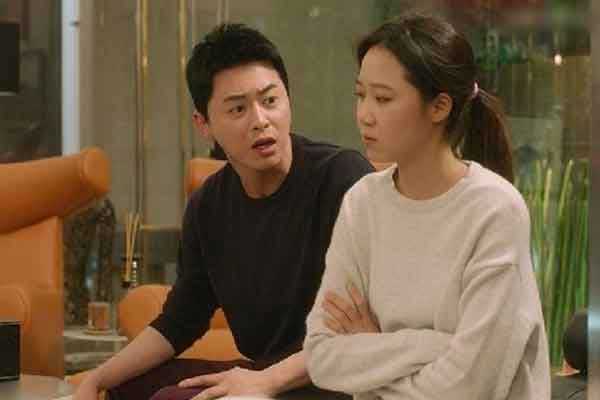 Chăm mẹ chồng bị liệt 3 năm, vô tình nhìn thấy tin nhắn từ điện thoại của bố chồng, tôi tức điên-1