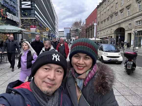 Nhạc sĩ Quốc Trung hiếm hoi khoe ảnh tình tứ bên vợ mới, phản ứng của Thanh Lam gây chú ý-2