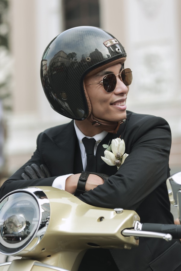 Phan Hiển đón Khánh Thi về dinh bằng dàn mô tô và vespa cực ngầu-4