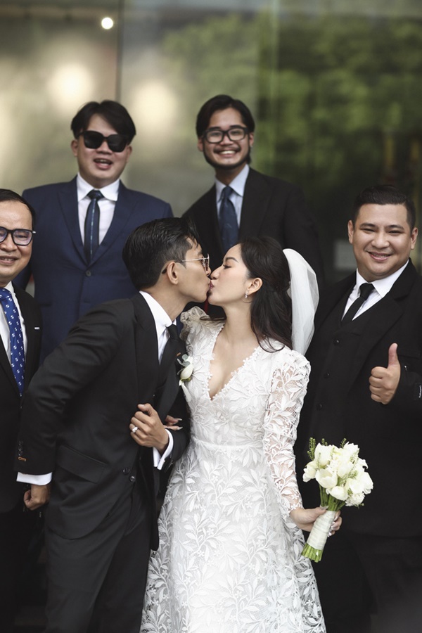 Phan Hiển đón Khánh Thi về dinh bằng dàn mô tô và vespa cực ngầu-12