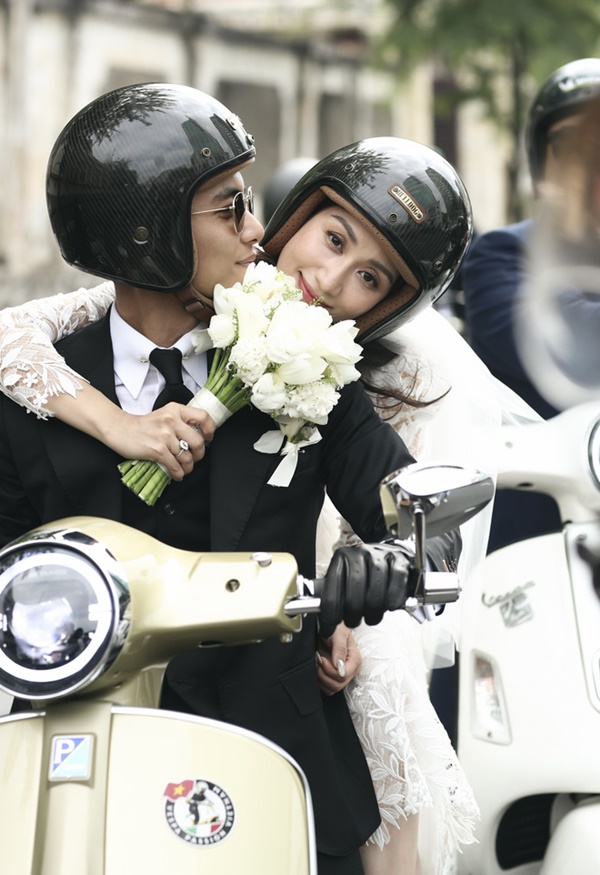 Phan Hiển đón Khánh Thi về dinh bằng dàn mô tô và vespa cực ngầu-13