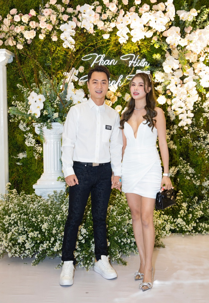 Vợ chồng Chí Anh cùng dàn sao dự lễ cưới Khánh Thi - Phan Hiển-11