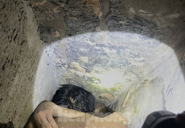 Phá tường giải cứu tên trộm bị mắc kẹt trong lối thoát hơi ở Bình Dương-3