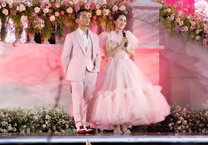 Trò chơi, màn khiêu vũ ấn tượng ở đám cưới của Khánh Thi - Phan Hiển-1