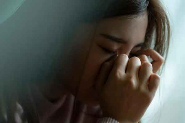 Về nhà lúc giữa trưa, nhìn bát cơm vợ ăn mà tôi đau xót-1