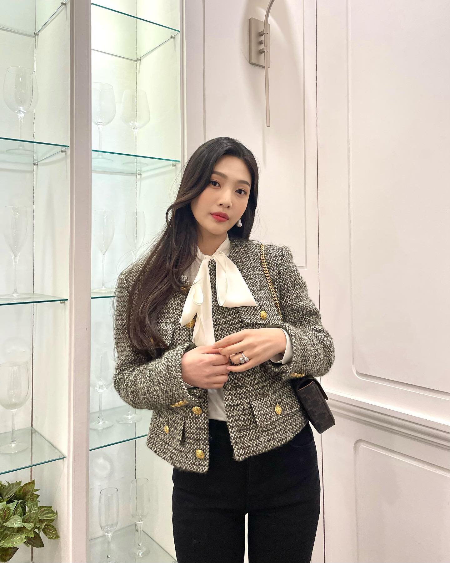 9 chiêu diện áo khoác vải tweed mà không sợ dừ như sao Hàn-3