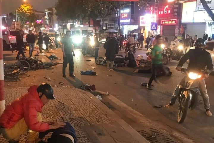 Thêm 1 người chết trong vụ ô tô tông loạt xe máy ở Quảng Ninh-3