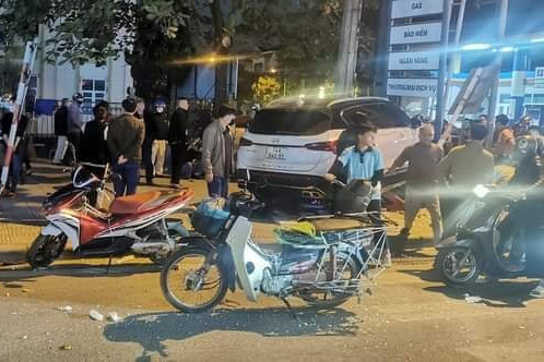 Thêm 1 người chết trong vụ ô tô tông loạt xe máy ở Quảng Ninh-1