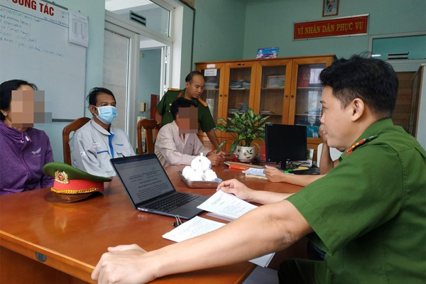 Nam sinh viên bị tạt kiềm đặc, thủng giác mạc-2