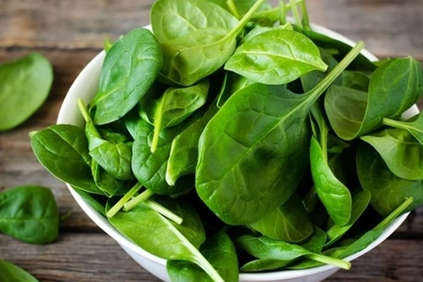 Chỉ với 1 giọt dầu gió, làm theo cách sau giày hết sạch mùi hôi-2