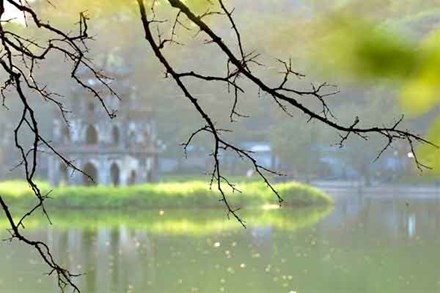 Xao xuyến vẻ đẹp Hồ Gươm khoảnh khắc giao mùa