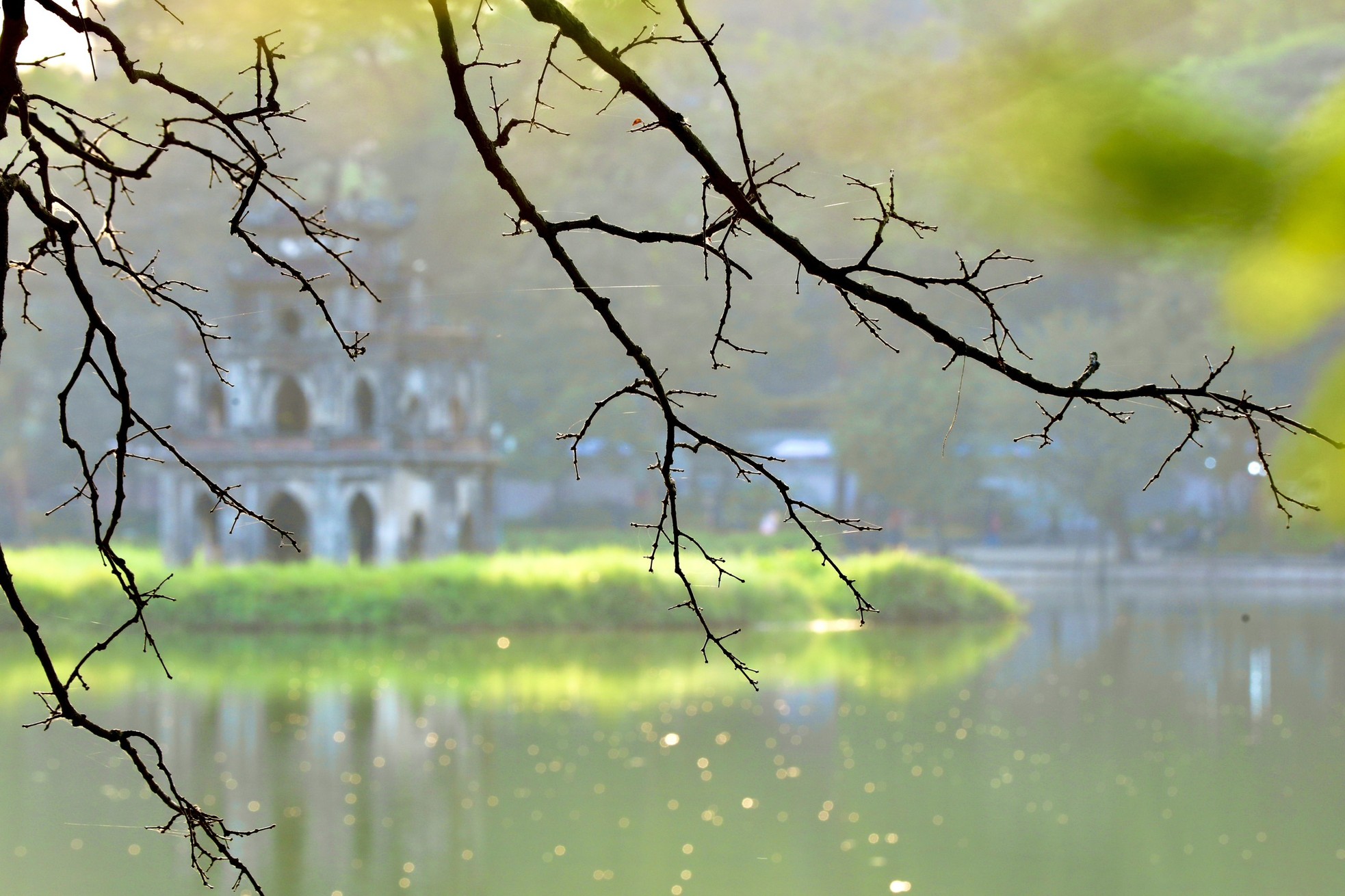 Xao xuyến vẻ đẹp Hồ Gươm khoảnh khắc giao mùa-1