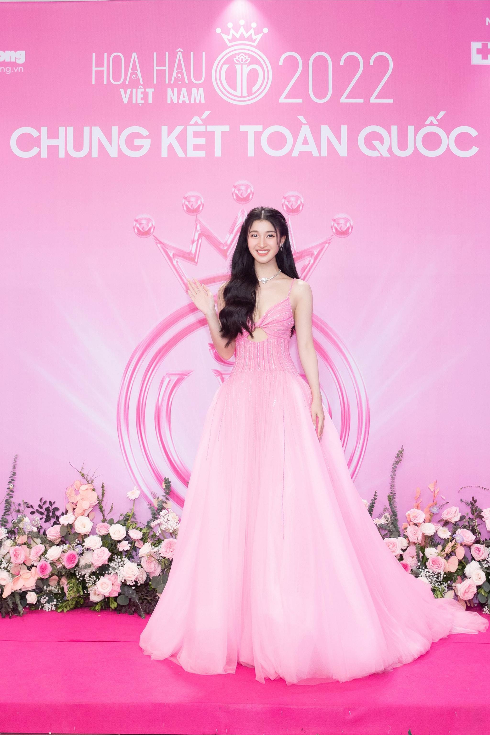 Dàn hoa, á hậu diện váy cắt xẻ dự chung kết Hoa hậu Việt Nam 2022-11