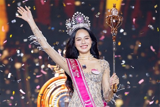 Huỳnh Thị Thanh Thủy đăng quang Hoa hậu Việt Nam 2022