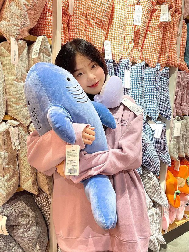 Thanh Thủy đăng quang Hoa hậu Việt Nam 2022, ảnh đời thường gây sốt-2