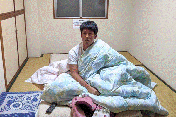 Công nhân Amazon: Làm việc đến 60 giờ một tuần, bị vắt kiệt sức lao động đến mức không có thời gian để tắm rửa-5