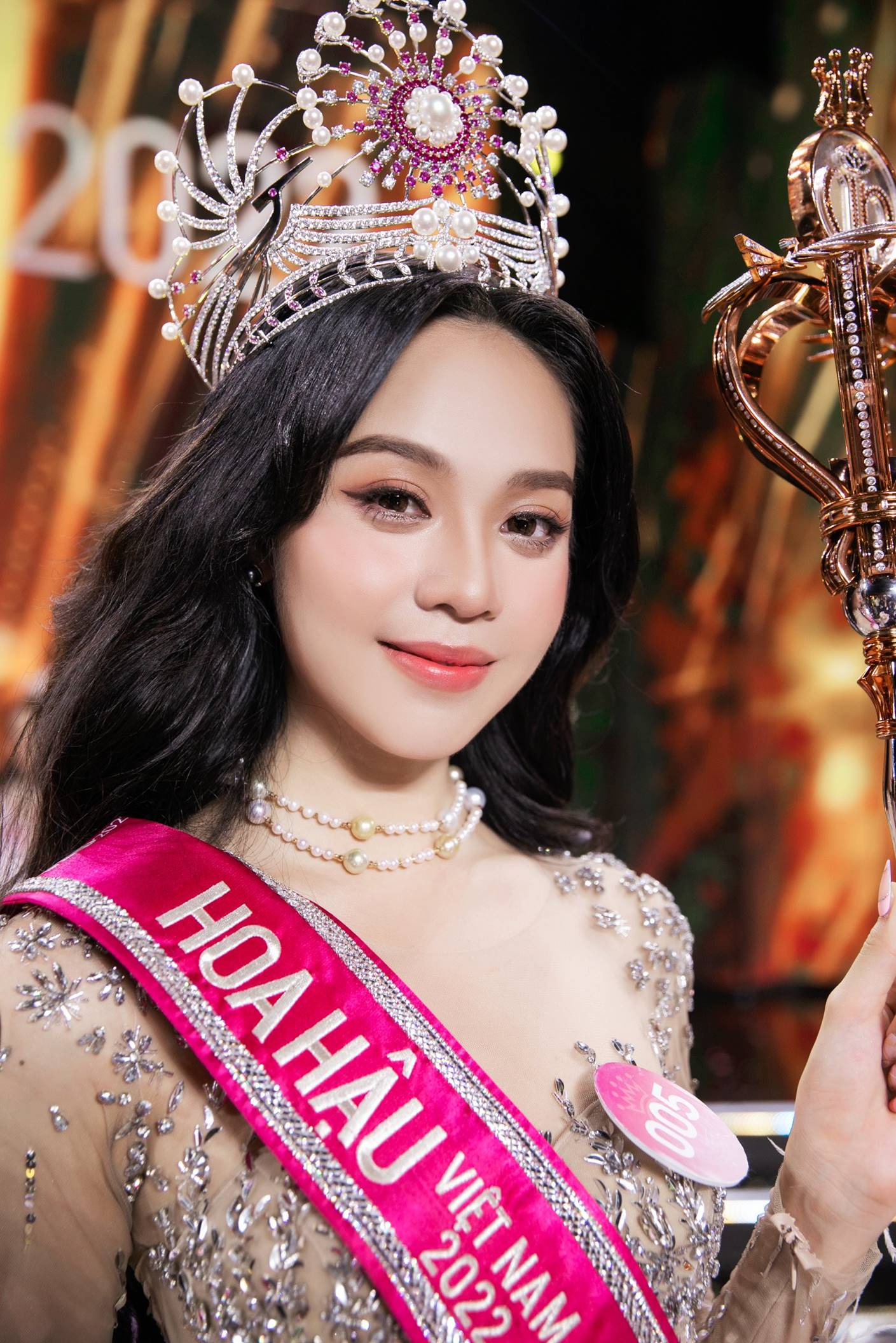 Bố hoa hậu Thanh Thủy: Tôi là kỹ sư điện, vợ nội trợ tiền đâu mua giải cho con-2