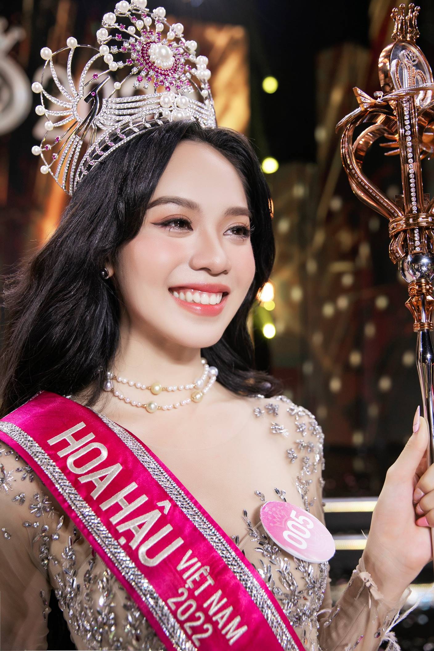 Bố hoa hậu Thanh Thủy: Tôi là kỹ sư điện, vợ nội trợ tiền đâu mua giải cho con-3