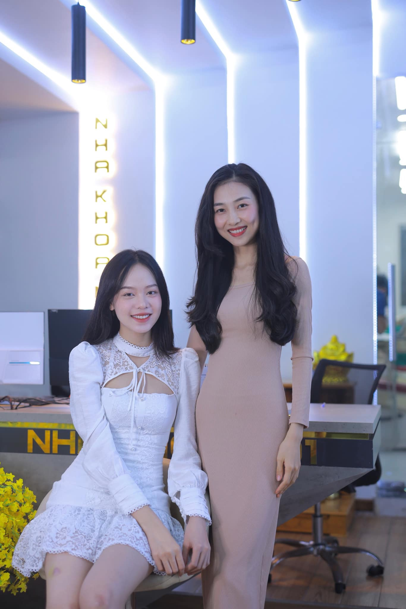 Bố hoa hậu Thanh Thủy: Tôi là kỹ sư điện, vợ nội trợ tiền đâu mua giải cho con-9