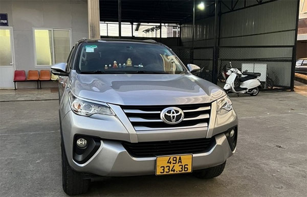 Tài xế nói gì khi văng tục, ném hành lý của hành khách xuống đường?-2