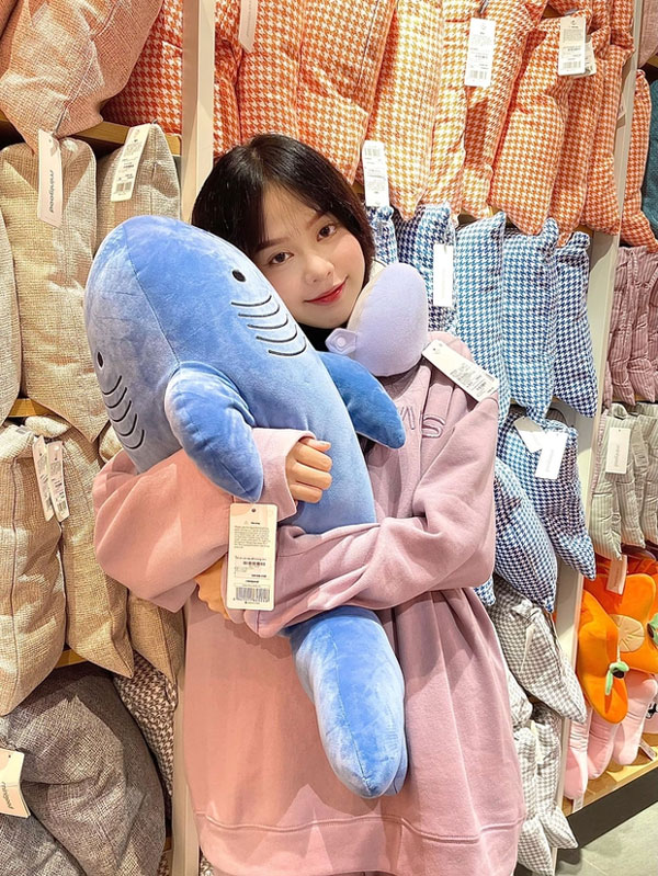 Soi tủ đồ của tân Hoa hậu Việt Nam 2022: toàn váy áo bình dân, đơn giản mà sành điệu-8