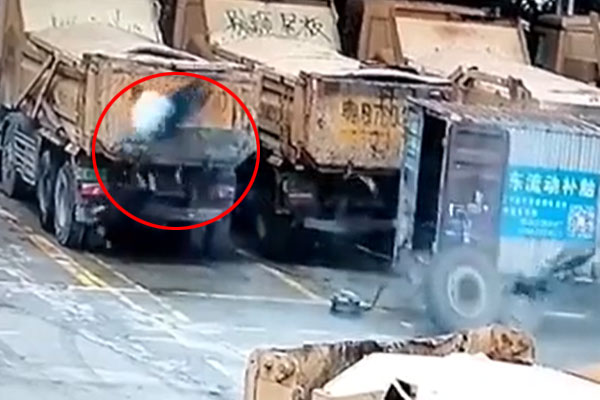 Đang cùng nhau nướng đồ ăn, nhóm bạn trẻ tá hỏa bỏ chạy vì tai họa bất ngờ-1