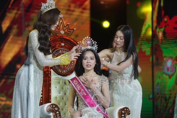 Tân Hoa hậu Việt Nam Thanh Thủy nói tiếng Anh ấp úng-7