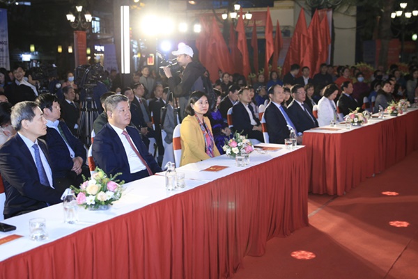 Khai trương Khu phố ẩm thực đêm kết hợp đi bộ Đảo Ngọc - Ngũ Xã, quận Ba Đình-2