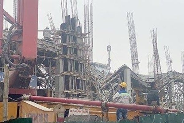 Sập sàn bê tông tại trung tâm thương mại đang thi công-1