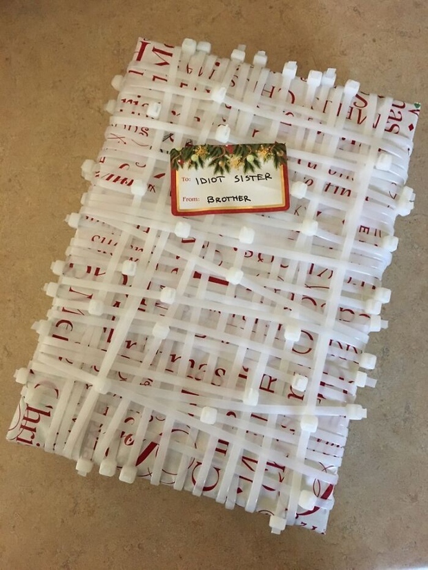 Méo mặt với những món quà Giáng sinh như trêu đùa cảm xúc người nhận-9