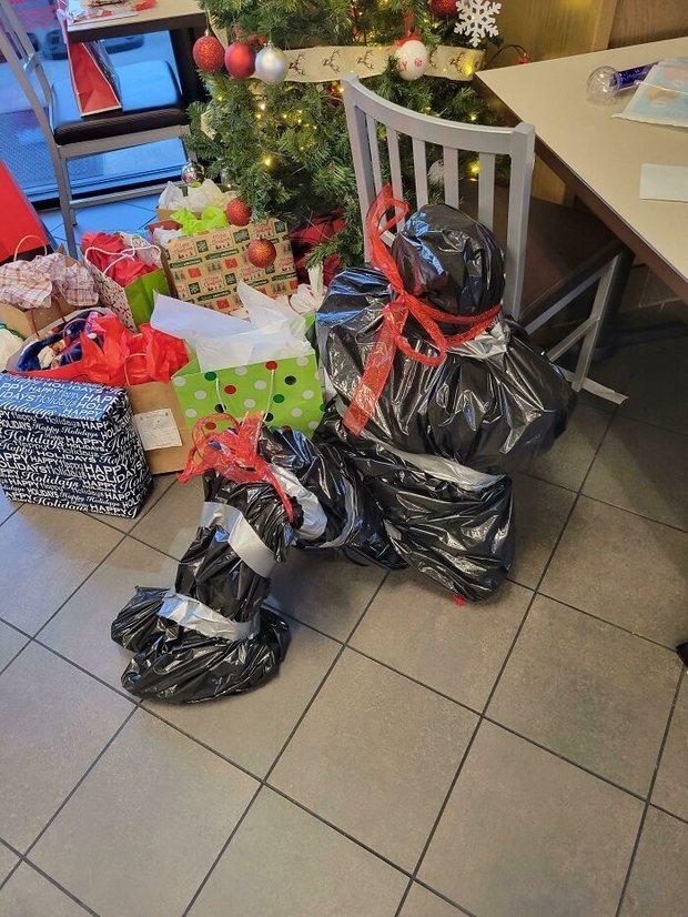 Méo mặt với những món quà Giáng sinh như trêu đùa cảm xúc người nhận-10