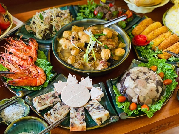 Mẹ 3 con khoe loạt mâm cơm cúng gia tiên chu đáo, tươm tất, chị em học tập ngay để trổ tài Tết này-6