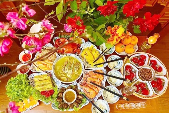 Mẹ 3 con khoe loạt mâm cơm cúng gia tiên chu đáo, tươm tất, chị em học tập ngay để trổ tài Tết này