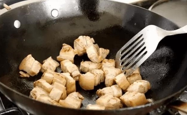 Lạ miệng món thịt kho hạt dẻ cực thơm ngon cho cả gia đình-1