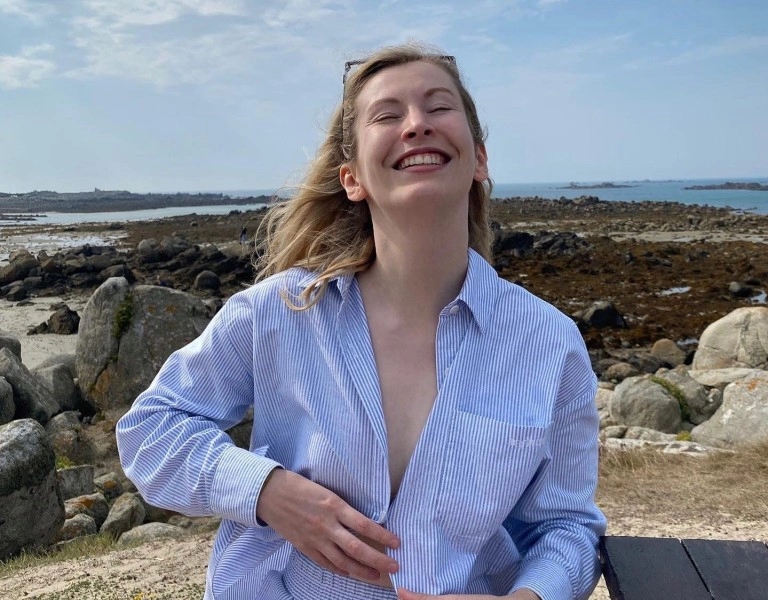 Sửa soạn tinh tươm để đến buổi hẹn đầu tiên, cô gái sốc với thái độ thô lỗ của đối phương-1