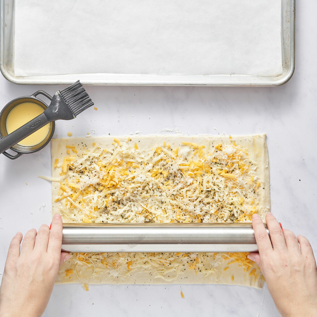 Bánh xoắn phô mai hương thảo giòn ngon, hấp dẫn từ trẻ em đến người lớn-4