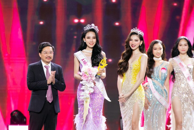 Đầm dạ hội của 2 Á hậu Hoa hậu Việt Nam 2022: Mỗi thiết kế trị giá gần 100 triệu-2
