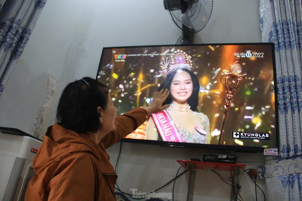 Hàng xóm nói gì về cô gái giản dị, học giỏi đăng quang Hoa hậu Việt Nam-3