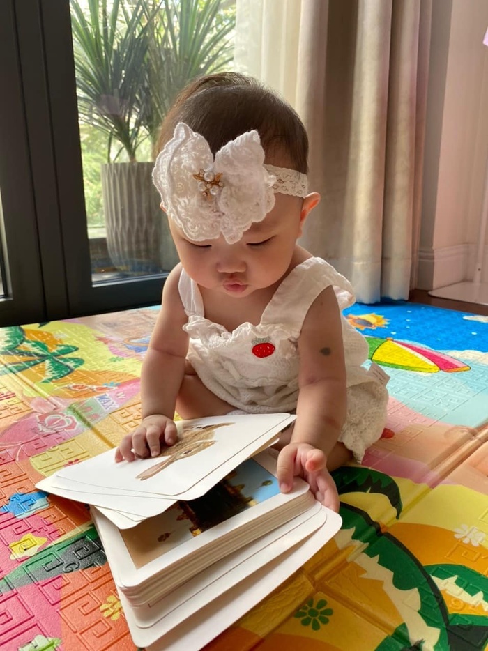 Thanh Vân Hugo cho ái nữ 6 tháng tuổi khám phá thế giới ngay trong phòng, dân mạng ồ lên cưng xỉu-6