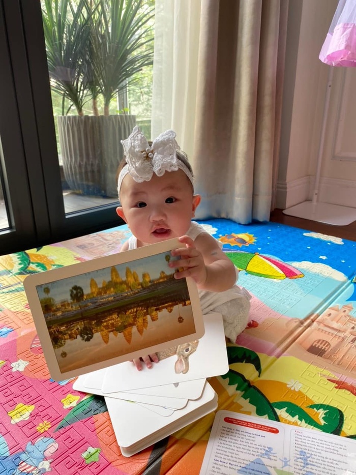 Thanh Vân Hugo cho ái nữ 6 tháng tuổi khám phá thế giới ngay trong phòng, dân mạng ồ lên cưng xỉu-7