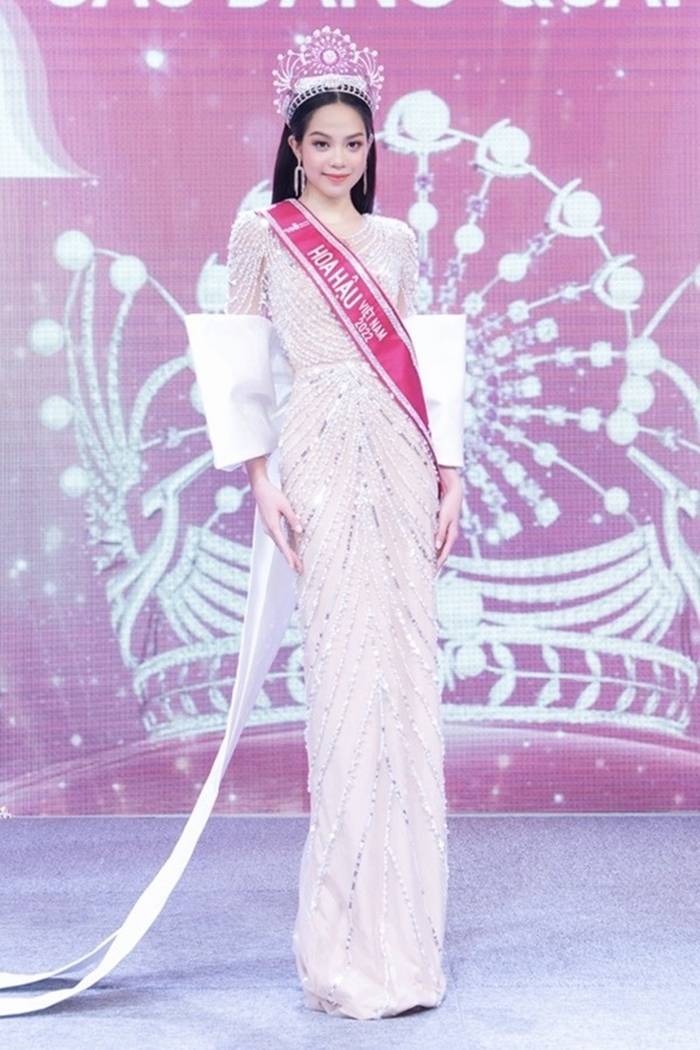 Khẳng định còn độc thân, Hoa hậu Thanh Thủy bị khui nghi vấn hẹn hò với chàng trai bí ẩn-1