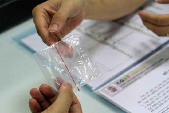 Đưa 3 người đàn ông đi xét nghiệm ADN vẫn chưa tìm ra bố cho con